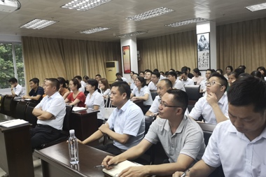 擔保一部組織召開業(yè)務操作規(guī)程培訓