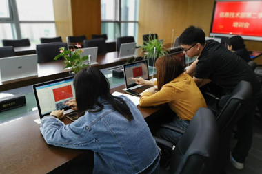 信息技術(shù)部組織開展無紙化辦公系統(tǒng)培訓(xùn)會