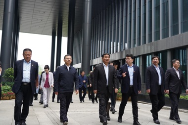 何報翔調研財鑫金控集團：解放思想積極探索，助推實體經濟快速發(fā)展