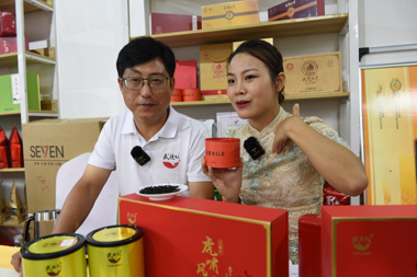 “武陵紅”花果香飄茶博會(huì)，顯微鏡下“金花”大爆料
