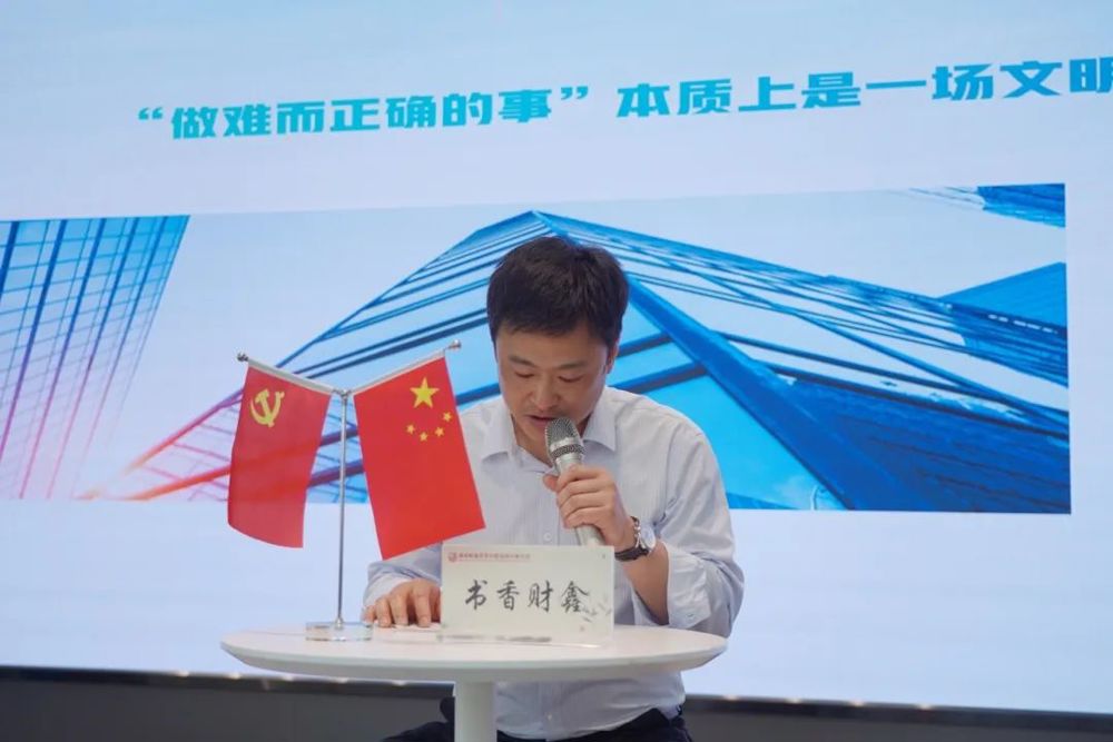 書友：李巍