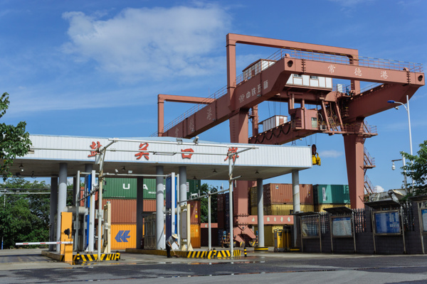 市委書記羅毅君調(diào)研鹽關(guān)水運口岸